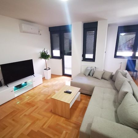 Riviera Apartments Ni Eksteriør bilde