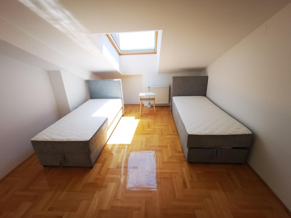 Riviera Apartments Ni Eksteriør bilde