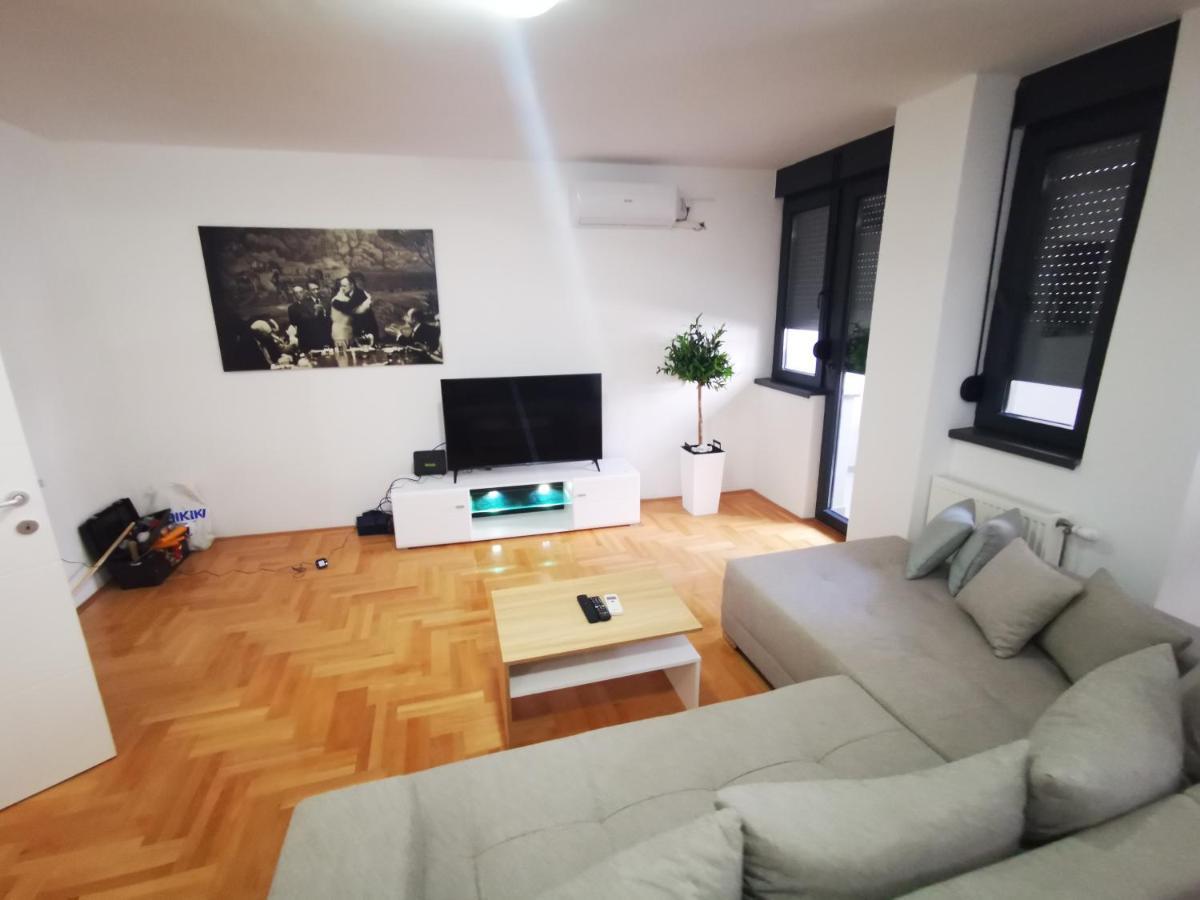 Riviera Apartments Ni Eksteriør bilde