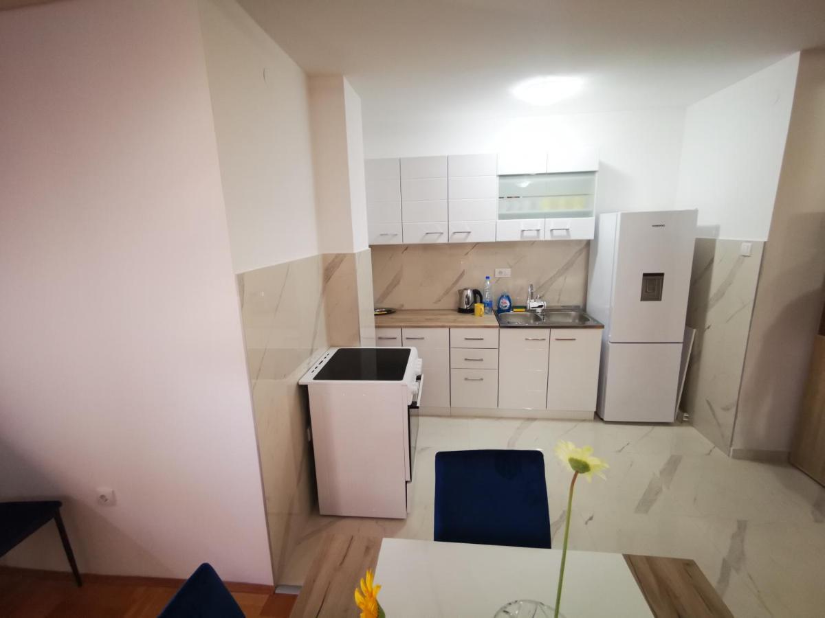 Riviera Apartments Ni Eksteriør bilde